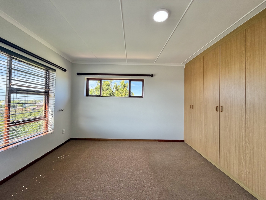 4 Bedroom Property for Sale in Noorsekloof Eastern Cape
